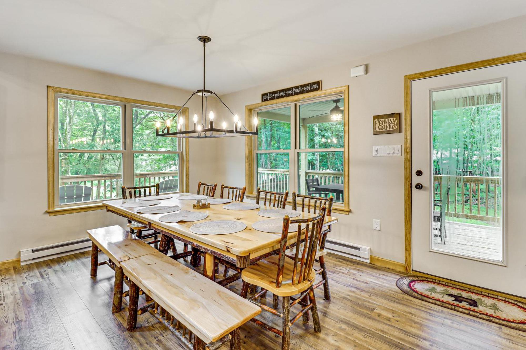Spacious Pocono Games, Hot Tub, Access Holiday home