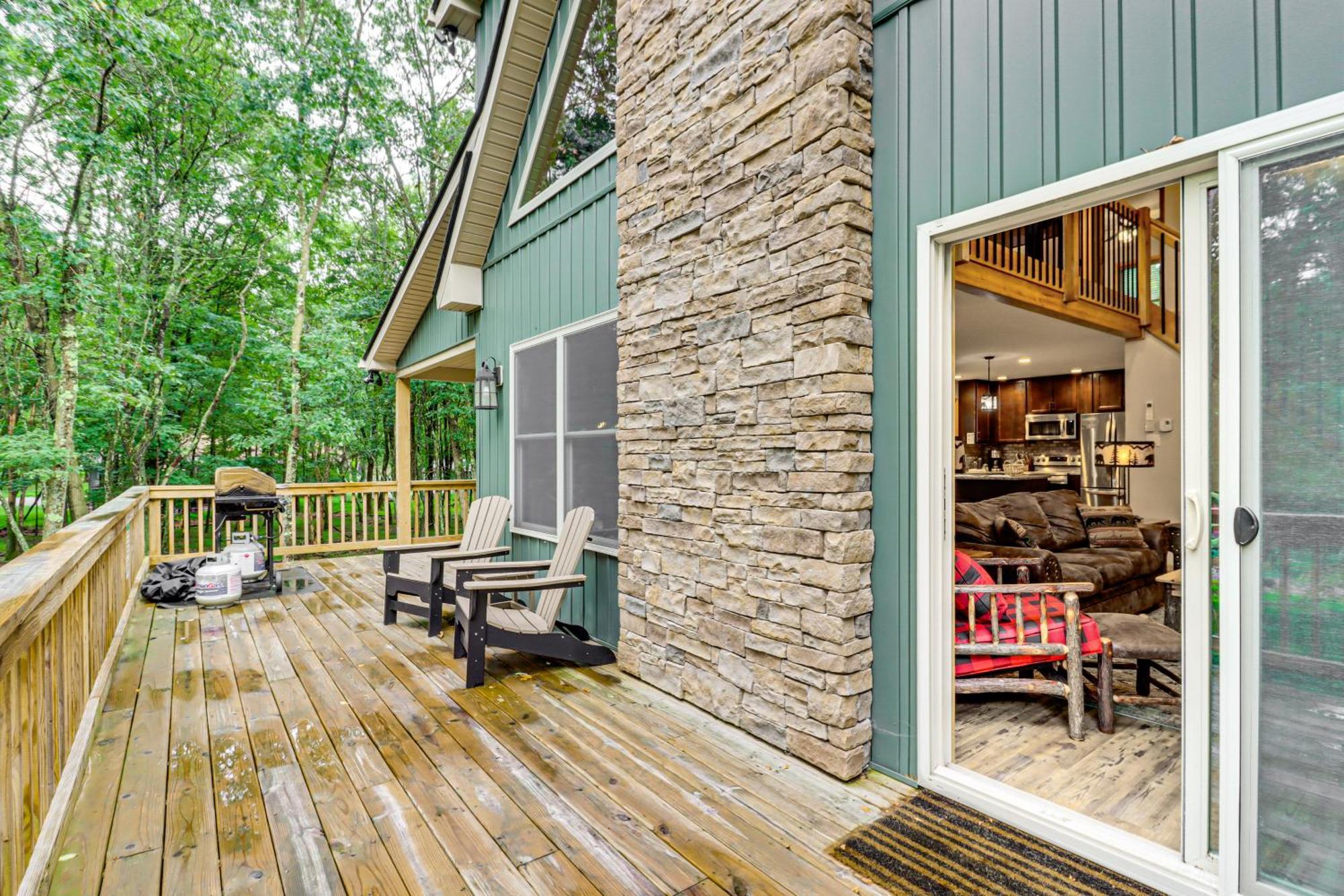 Spacious Pocono Games, Hot Tub, Access * Albrightsville