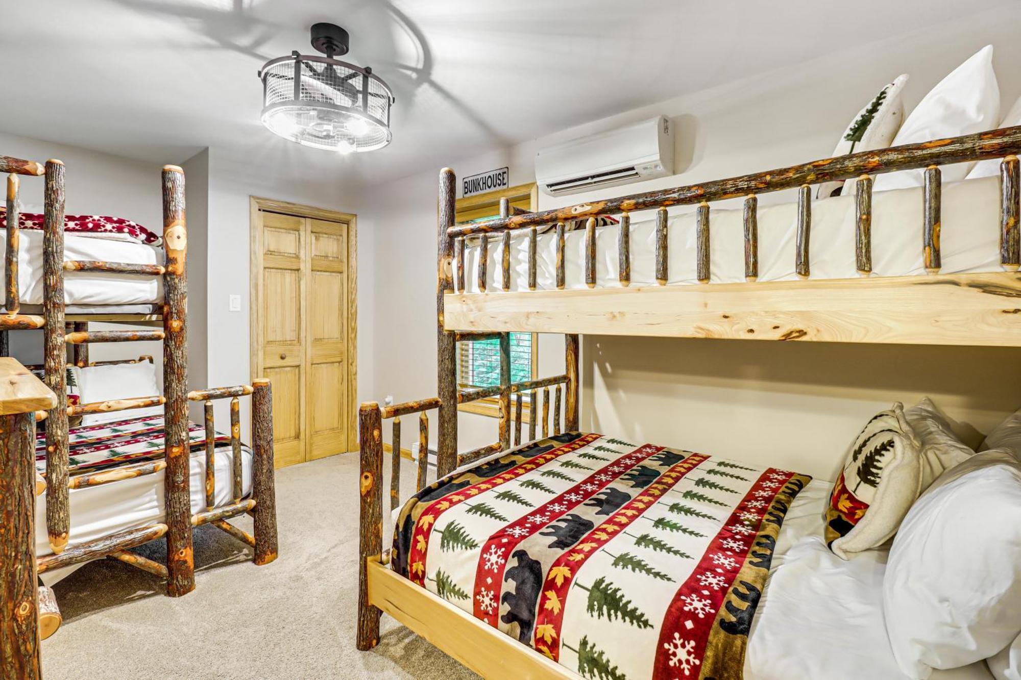 Holiday home Spacious Pocono Games, Hot Tub, Access Albrightsville