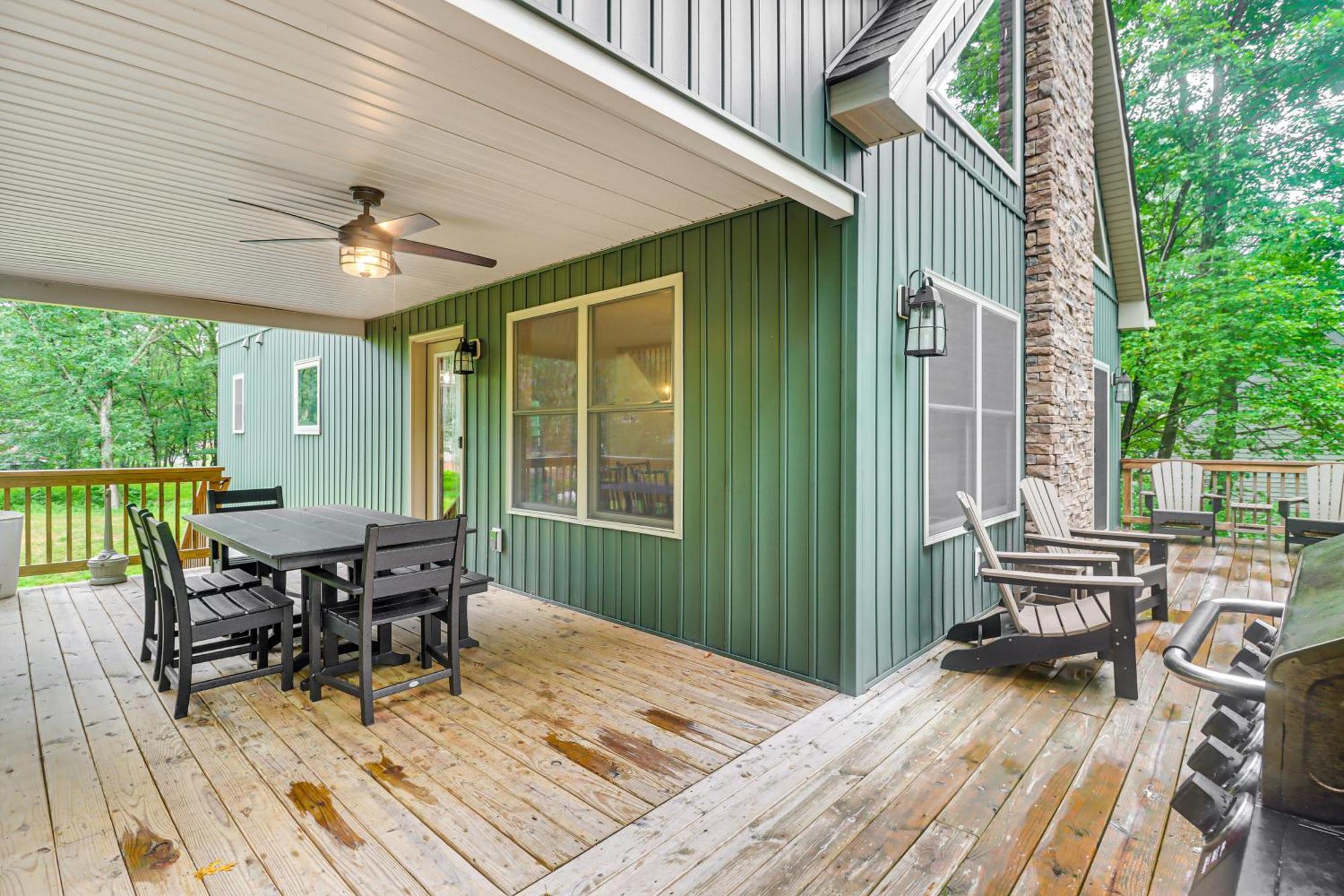 Holiday home Spacious Pocono Games, Hot Tub, Access *