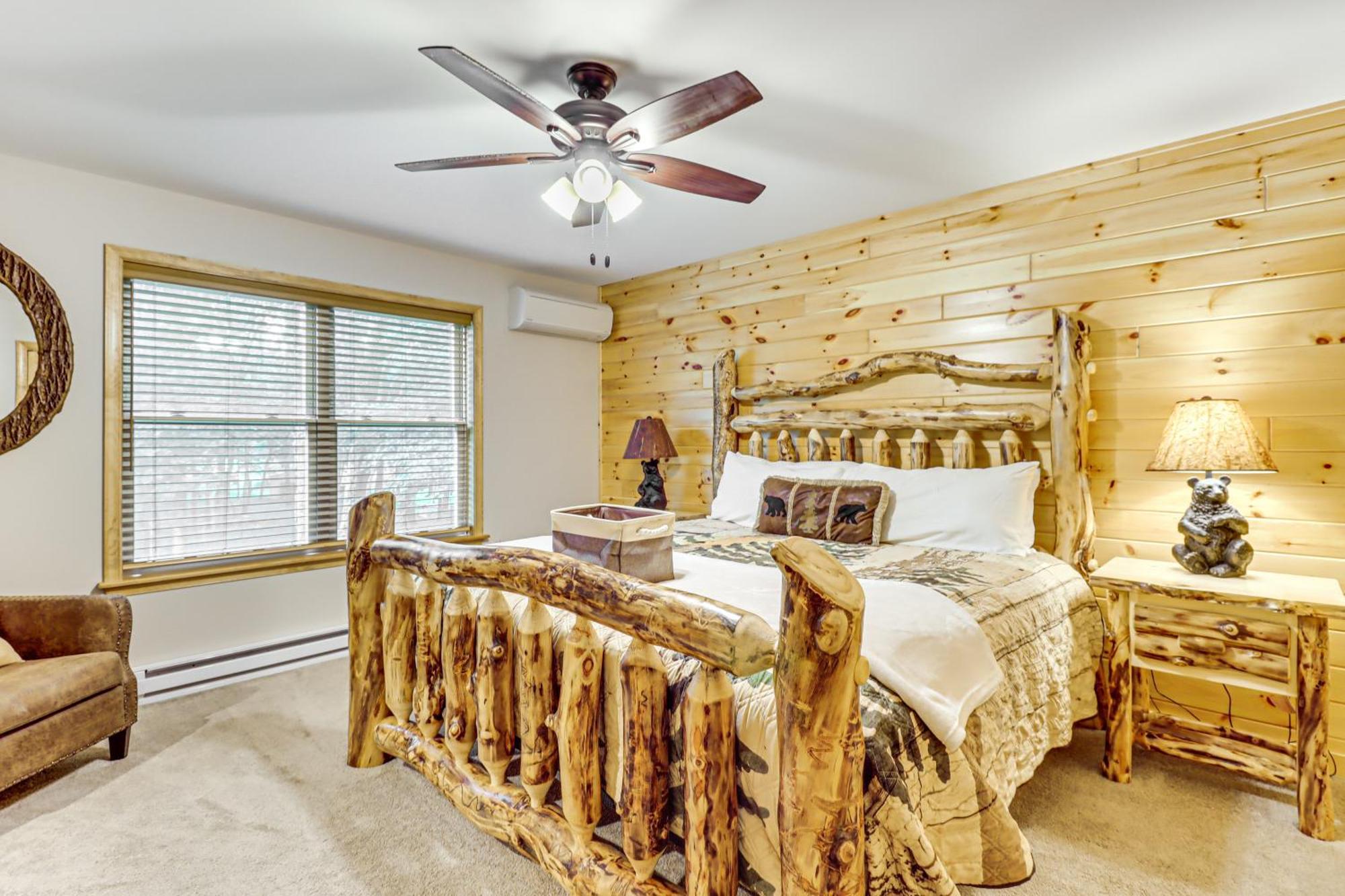 Spacious Pocono Games, Hot Tub, Access Holiday home *