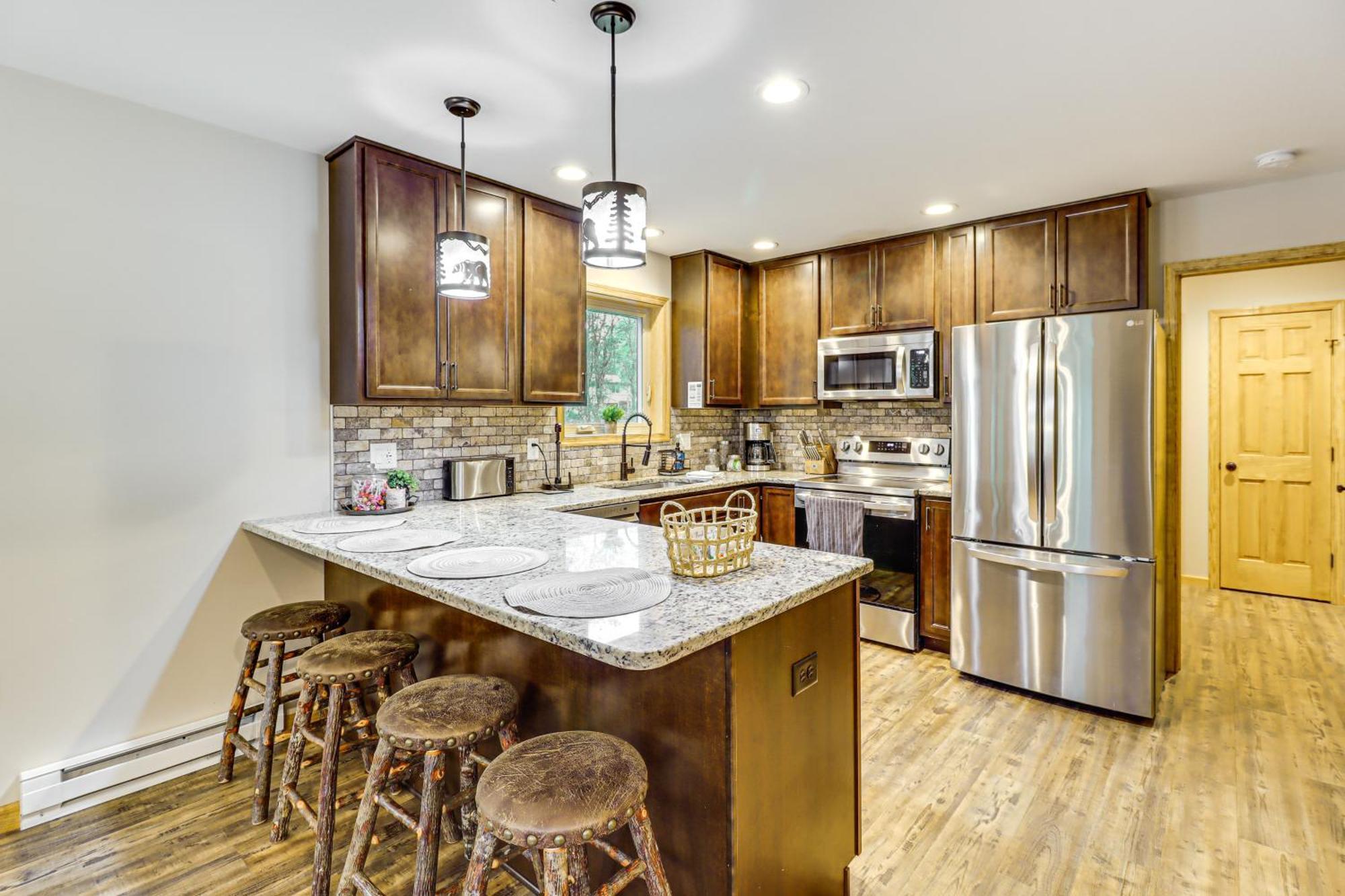 Spacious Pocono Games, Hot Tub, Access Holiday home