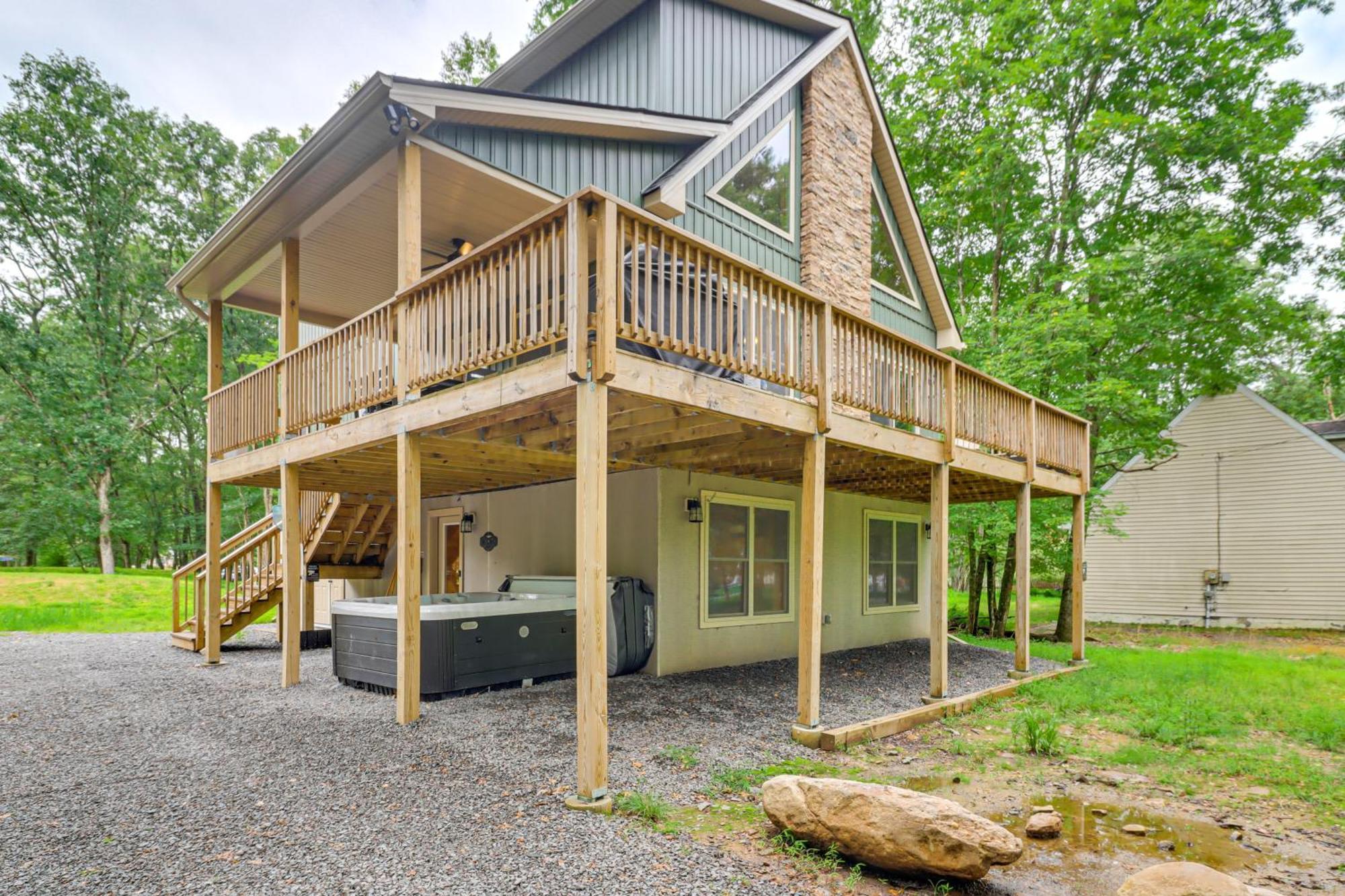 Spacious Pocono Games, Hot Tub, Access Holiday home