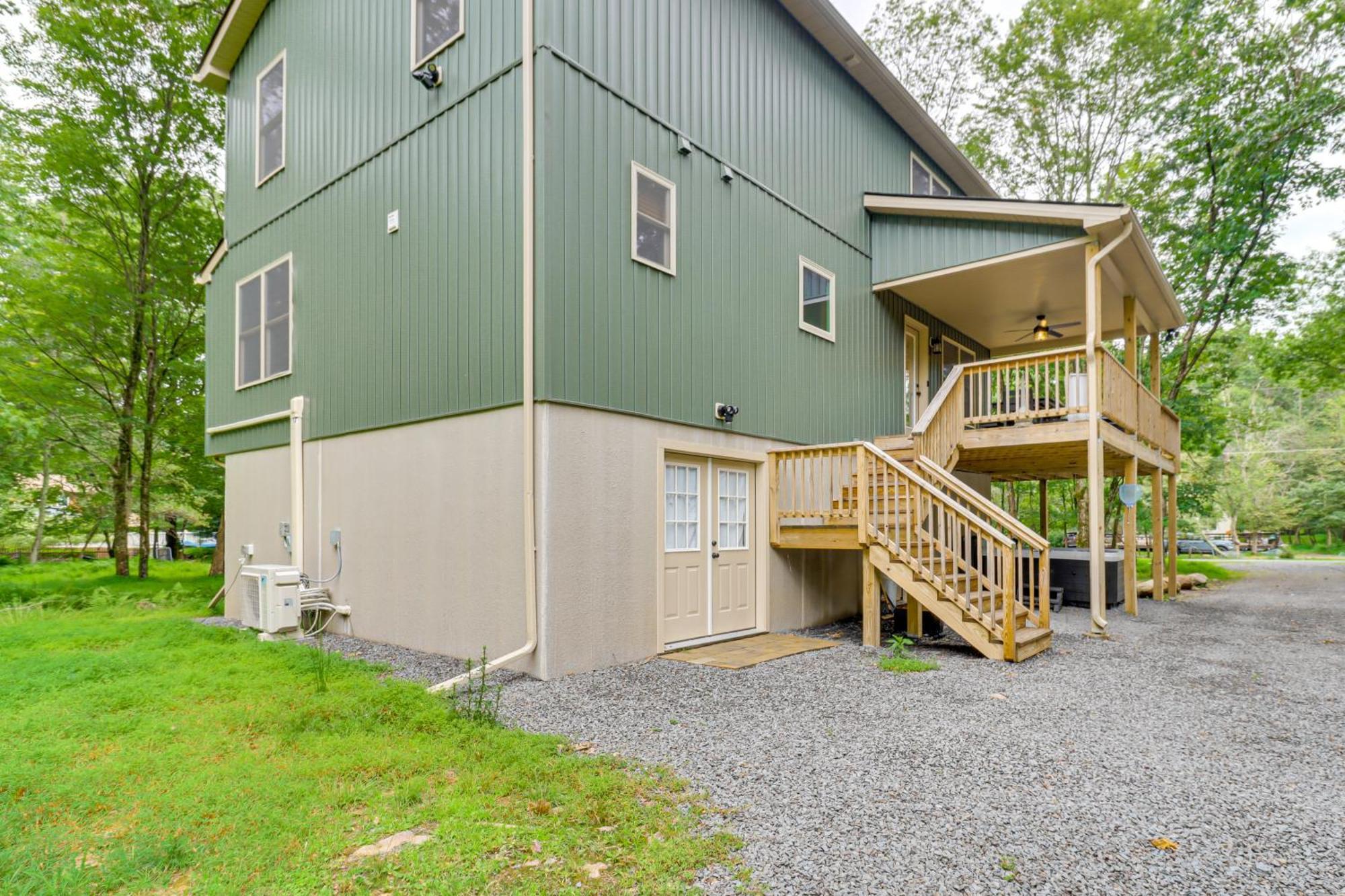 Holiday home Spacious Pocono Games, Hot Tub, Access Albrightsville