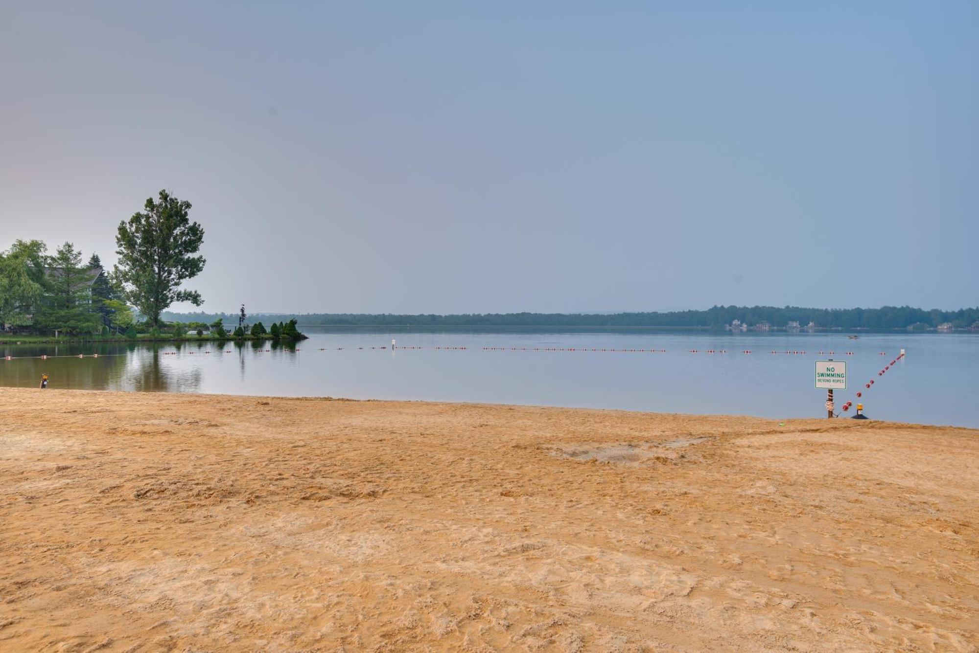 Spacious Pocono Games, Hot Tub, Access Holiday home
