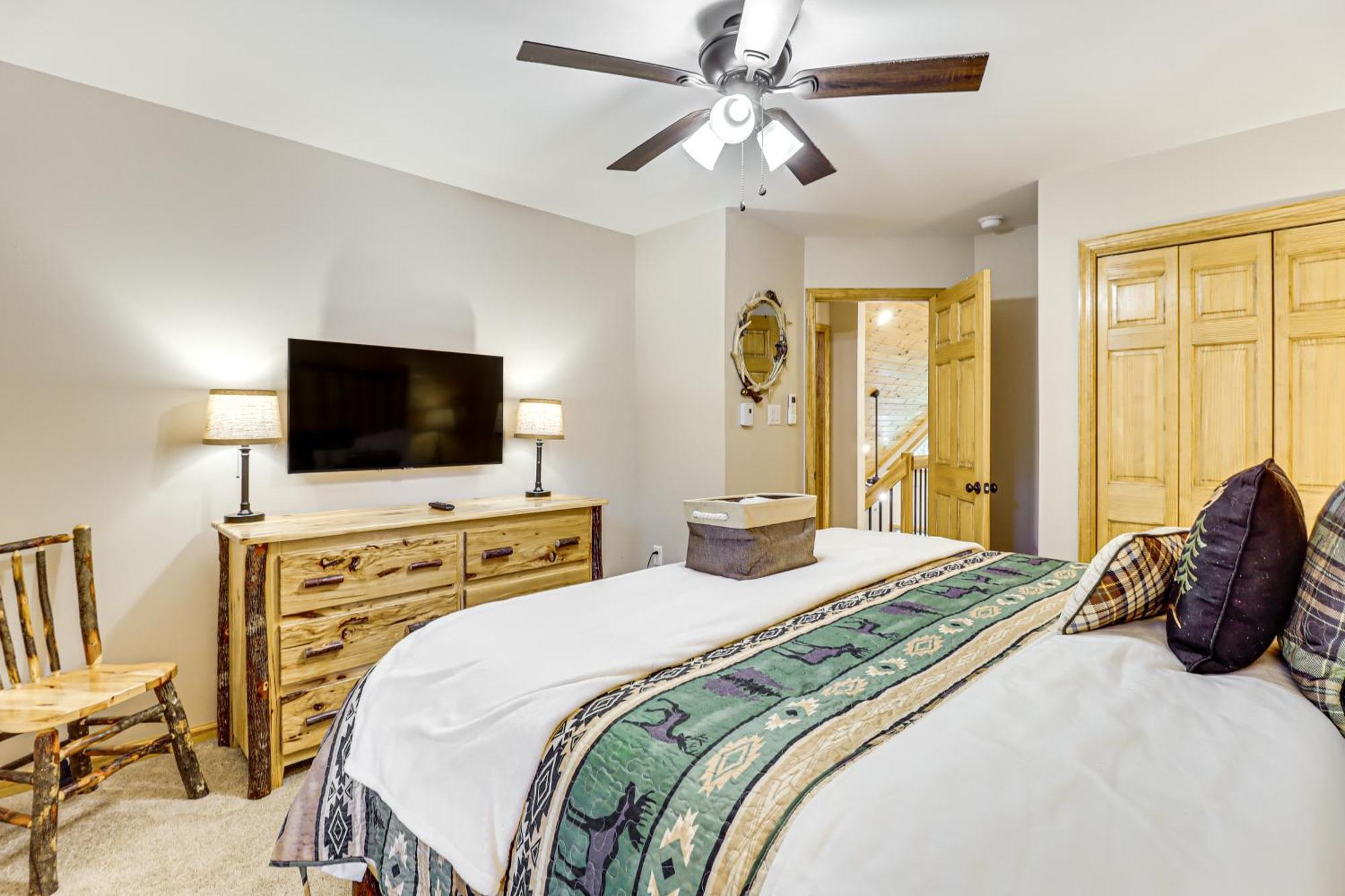 Spacious Pocono Games, Hot Tub, Access